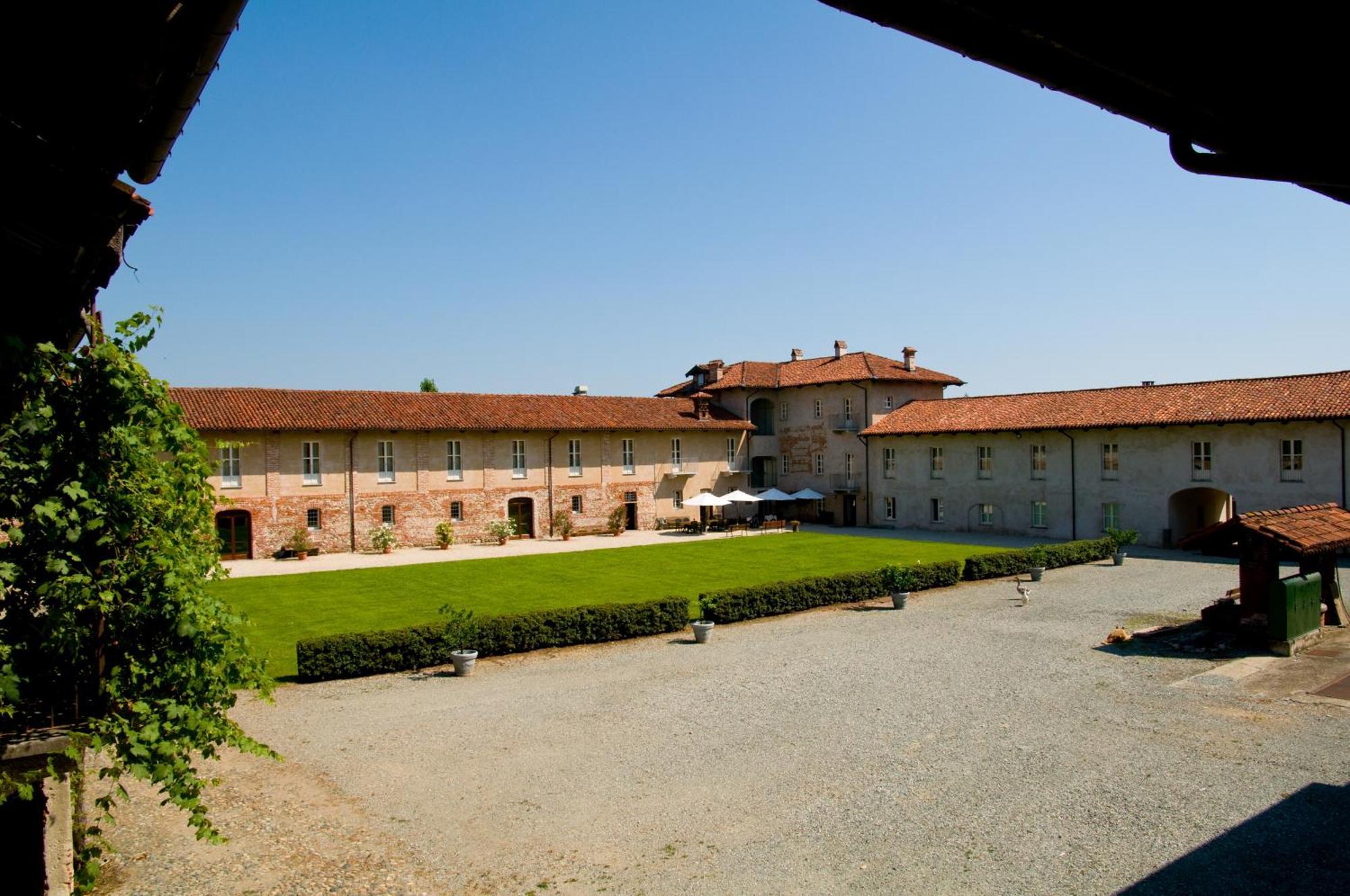 Agriturismo Camisassi ซาลุซโซ ภายนอก รูปภาพ