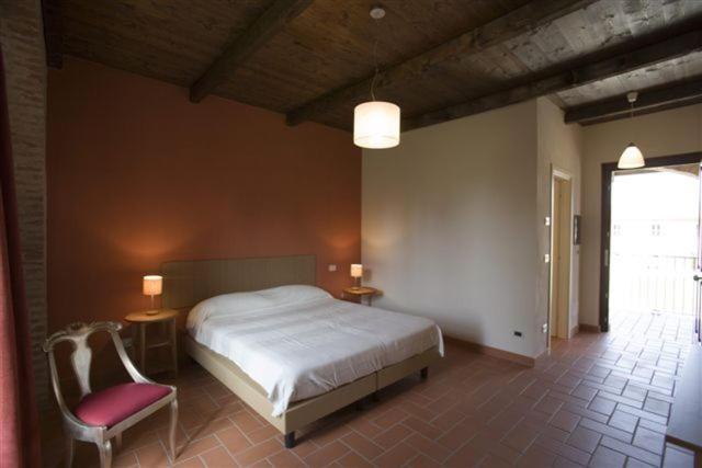Agriturismo Camisassi ซาลุซโซ ภายนอก รูปภาพ