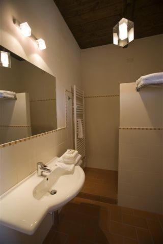 Agriturismo Camisassi ซาลุซโซ ภายนอก รูปภาพ